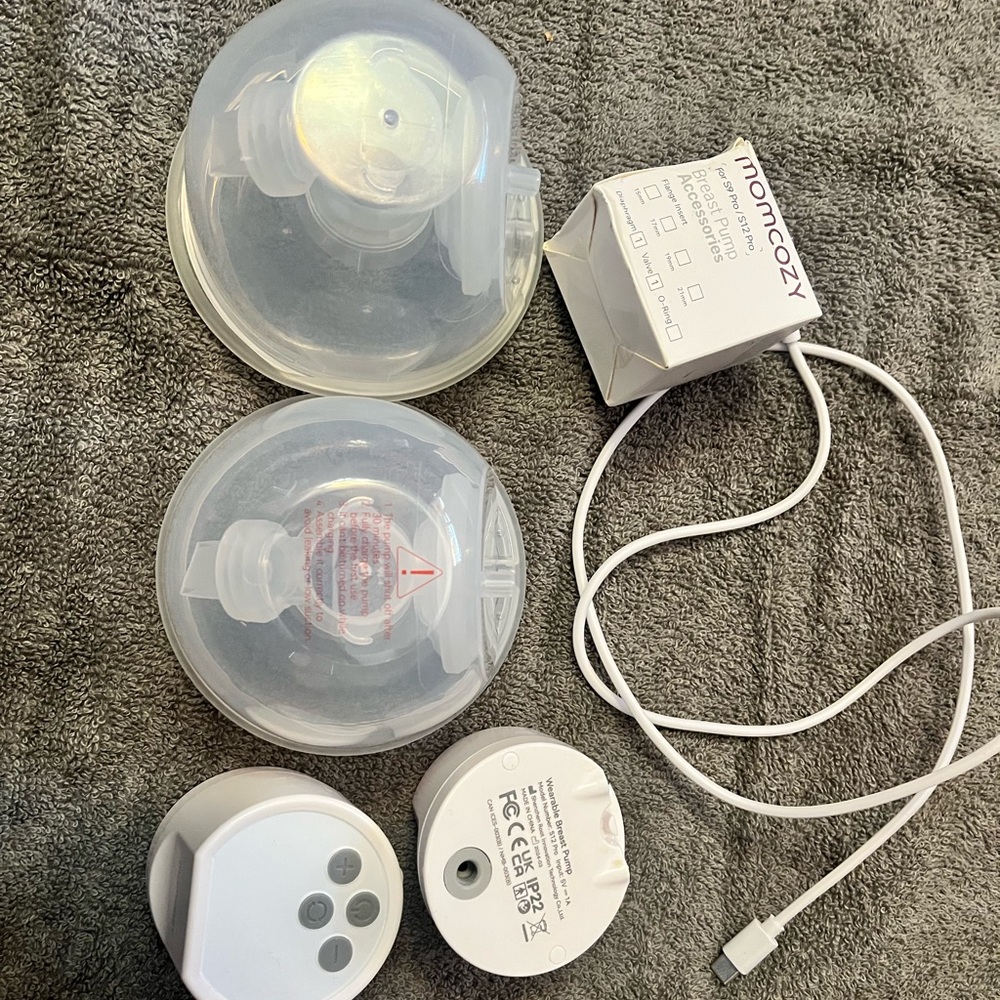 Momcozy S12 pro lightly used